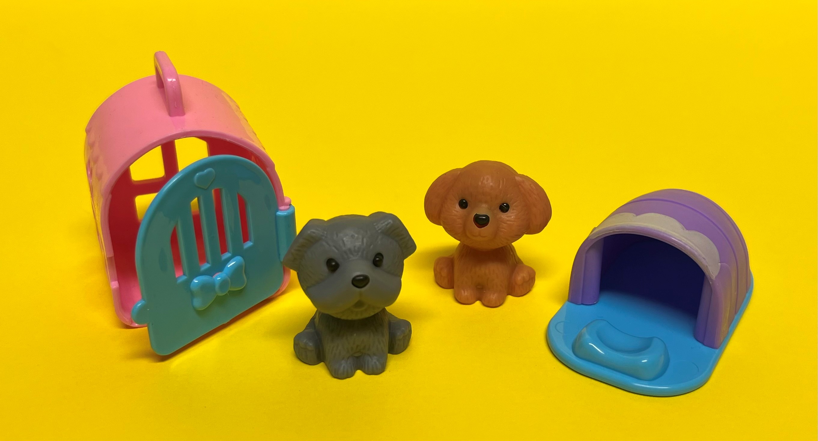 Hunde mit Körbchen